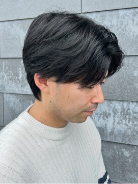 ヒュイル バイ ニアウ(Hwyl by Niau) メンズマッシュセンターパートスパイラルパーマニュアンスパーマ