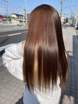 グラムアッシュ(GLAM ASH)の写真/GLAMASHの技術で素髪からキレイに。《クセ毛も、広がりも、GLAMASH なら理想のストレートに》