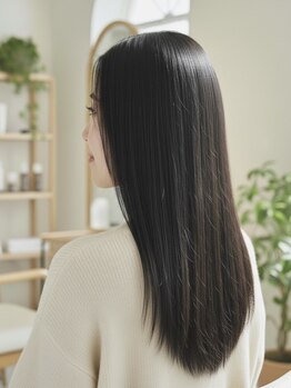 クセが気になる方は、毛先まで自然なストレートを創るFikaの縮毛矯正で美髪に♪思わず触れたくなる手触り◎