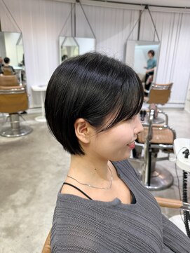 メモリーズ 表参道(Memories) 骨格補正の丸みショート×サイドバングで360°美シルエット♪