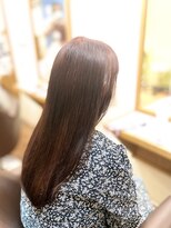 ヘアー グリーン(hair green)&nbsp;艶感引き立つレッド系カラーの上品ストレート