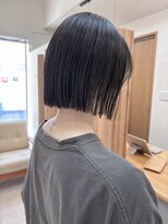 エン(en,)&nbsp;ミニボブ切りっぱなしボブくすみオリーブグレージュ