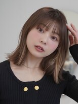 アンアミ オモテサンドウ(Un ami omotesando) くびれミディアムボブのハッシュカットに、シースルーバングとヘ