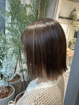 ゼストカロン(ZEST Kalon) 肩上外ハネ 切りっぱなしボブ ZEST kalon 【渡辺一成】