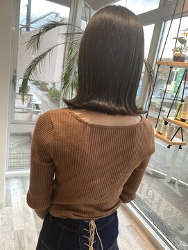 リズム(lysm) ミディアムボブ × グレージュカラー