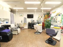 エムツー(M2)の雰囲気（ゆとりのある店内でお出迎え♪）