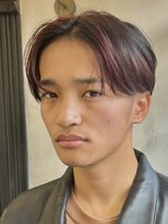 カムジーヘッドカミノウラ(COMEGHEAD KAMINOURA)&nbsp;センターパートスパイラルパーマツーブロック刈り上げメンズヘア