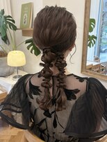 メク(meku)&nbsp;ゆるっと可愛い＊ツイン編みおろし/関内美容室