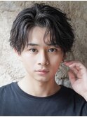 スーツ短髪ツーブロック束感モテる黒髪シークレットパーマ流行