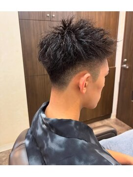 アートキューブイシザキ 短髪×ツイストパーマ