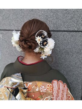 コワフュールエミカ(coiffure EMIKA) 成人式セット。