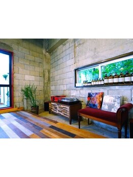 完全入れ替え制のマンツーマンサロンで、日々の疲れを癒すあなただけの贅沢なサロンタイムをご提供◎