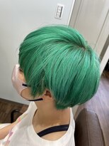 美容室エルカミノ&nbsp;マッシュショート×ビビッとグリーン