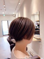 グロー(glow)&nbsp;首元スッキリ 襟足タイトな大人ショート