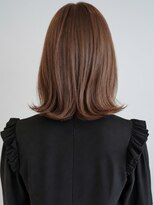 ロカ バイ ティアトロ ヘア サロン(ROCA by teatro hair salon)&nbsp;ベージュカラー アッシュカラー ミディアムヘア 外ハネ 艶髪