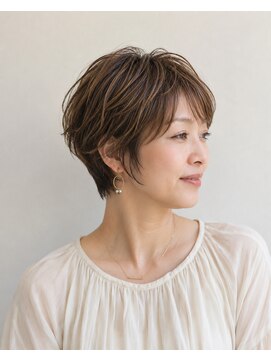 アヴァンス プロデュース バイ エガオ 大阪梅田店(AVANCE. PRODUCED by EGAO) 大人の女性に似合うショートスタイル＋白髪ぼかし