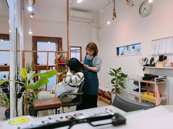 シャンス ヘアー(Chance hair)の写真/落ち着く店内が自慢のアットホームサロン☆店外に休憩スペースもあり、気軽に立ち寄れる、地域密着サロン☆