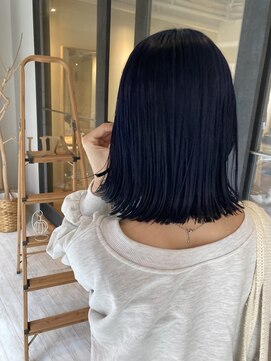 ネウィ 京橋(newi) 【uta girl】tomomi ネイビーブルー×ボブ