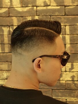 ヒロギンザバーバーショップ 丸の内店(HIRO GINZA BARBER SHOP) サイドパート×アイパー【東京駅/バーバー/フェード】