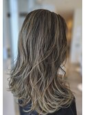 動きのあるアッシュベージュヘア/ハイライトカラー/20代30代40代