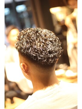 レオザバーバー(LEO the Barber) ハードパーマ(オールバック)