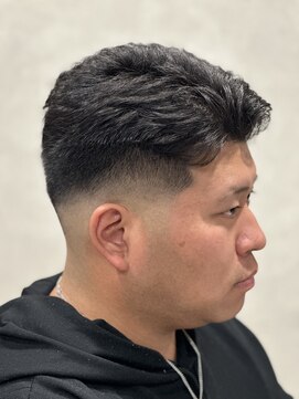 ワイズ(Y‘s) 低めのフェードカット