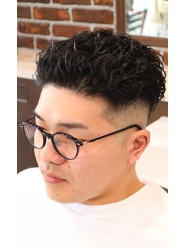 アクセプトザワールドバーバー(Accept the world barber) 緩パーマソフトオールバック×スキンフェード