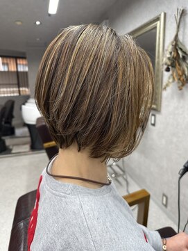 リアン(Lien) ハイライトカラー/ミルクティベージュ/前下がりショート