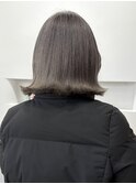 グレージュ切りっぱなしボブ前髪ありミニボブミルクティベージュ