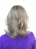 リー ヴィータ 上新庄(Lee Vita)&nbsp;【Lee Vita】ホワイトグレージュ×くびれミディ