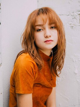 アマリス(Amaris) フェザーセミロング20代/30代/40代/50代/庭瀬