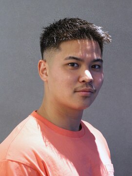 ロワジール(Loisirs) かき上げワイルドアップバングスキンフェード