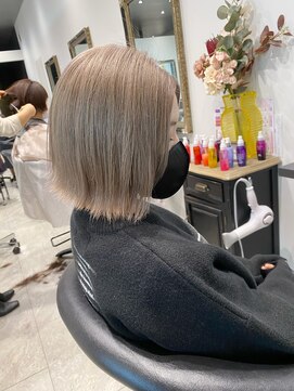 ガレリアエレガンテ 西尾店(GALLARIAElegante) ホワイトグレージュ