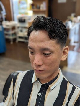 グラスヒビキ バーバーフェードカット