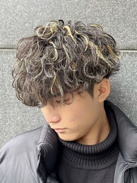 ロンド ローガン 名駅(Lond LOGAN) メンズ波巻きスパイラルパーマ×メンズ金メッシュハイライト