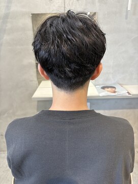 シロ(SHeIRO) 刈り上げショート