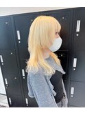 ブリーチ抜きっぱなしブロンド/顔まわりレイヤーウルフカット