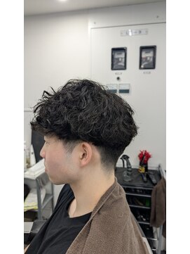 クロムトウキョウ ザ バーバー ネオン 新宿店(CHROM TOKYO the Barber ne/on) くせ毛パーマ風マッシュ
