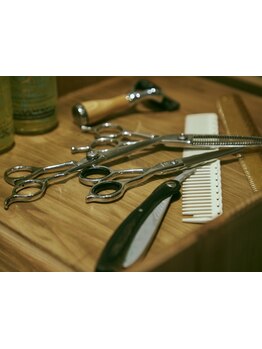 トレンドを取り入れて清潔感も忘れない好印象スタイル。仕事もプライベートも常にかっこいい理想の自分に。