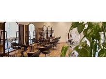 心からリラックスできる心地よさ。様々な世代に愛される落ち着いた空間です◎