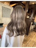 モアムー(Moremuu)&nbsp;【りえ】グレージュカラー