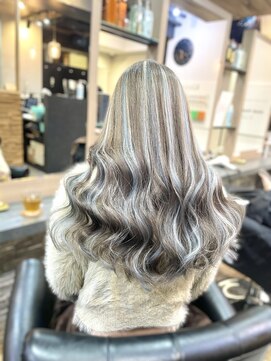 ラピス 横浜(Lapis) ミルクティーベージュシールエクステハイライトブリーチカラー