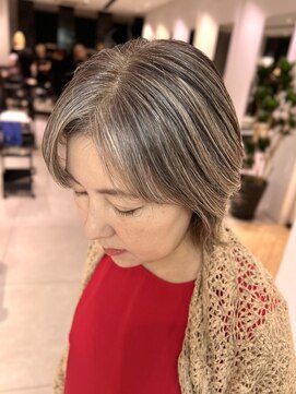 ステア ケース(stair case) 白髪ぼかしリタッチ×ローライト　ショート　グレージュ