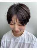 丸みショート前下がりセンターパートハンサムくびれショート