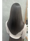 アイスグレージュでツヤサラストレートロング