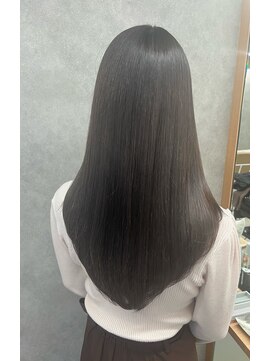 グラフィー(graphy) アイスグレージュでツヤサラストレートロング