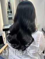 アミー 池袋(Ammy)&nbsp;コテ巻き風パーマ /韓国風パーマ/ブルーブラック/レイヤーカット