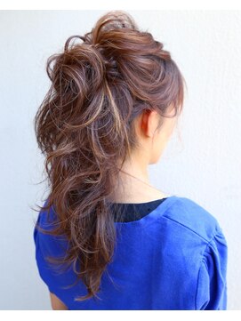 イソラブル(ISOLA-blu) 【結婚式、二次会に】無造作パーティハーフアップ
