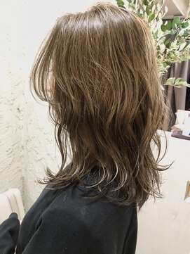 ペネロープ(Penelope) 韓国ヘア/セミロングレイヤー/ベージュ系 担当 夕島