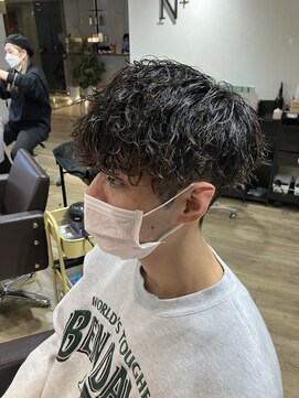 エヌプラス(N+) 波巻きツイストスパイラル刈り上げセンターパートサーフカール